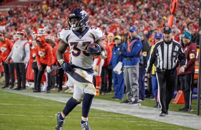 Recapping the NFL games over the weekend for dynasty fantasy football teams. What all happened and how can you push for the fantasy football playoffs?